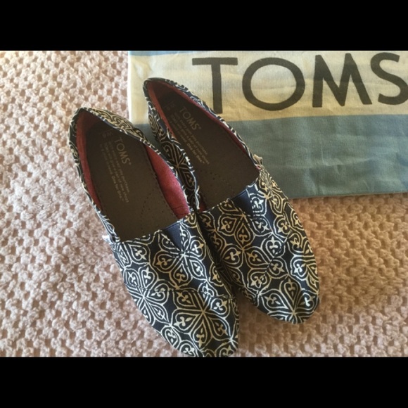 TOMS swirl design navy classic women’s shoes - Picture 2 of 8